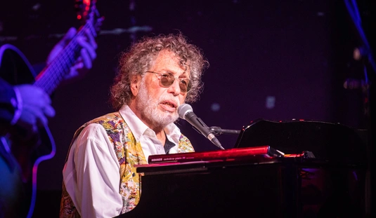 Miskolcon játszott LGT-dalokat a Csík zenekar  