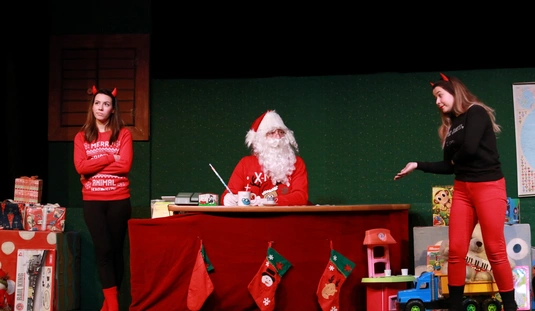 A Mikulás ajándéka című előadás a Csodamalom Bábszínházban 