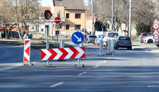 Dayka - átkötés építkezés : forgalmirend változás 