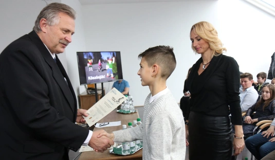 Tekerj a suliba - dijatadó a városházán 