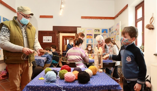 Adventi kézműves játszóház a Diósgyőri Népi Kézműves Alkotóházban 