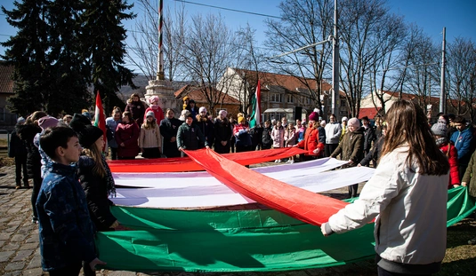 Megemlékezés és koszorúzás a Diósgyőri Országzászlónál  