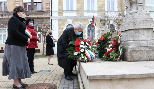 Pártok március 15-ei megemlékezései 