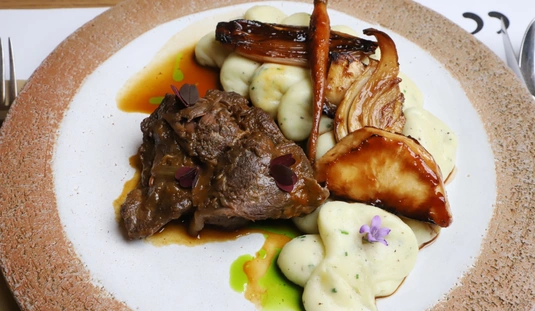 Acéllábos a Dűlőben 