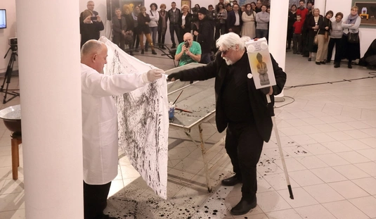 efZámbó, feLugossy, Szirtes performansz a Miskolci Galériában 