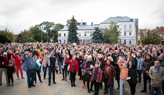Együtt énekelt a város a gyermekekért, a pedagógusokért, az oktatásért 