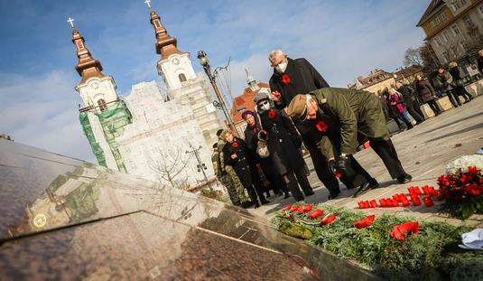 Megemlékezés az első világháború elesettjeinek emlékére a Hősök terén 