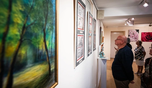 Diósgyőri Alkotó Képzőművészek Baráti Társaságának Évszakváltás című kiállításmegnyitója 