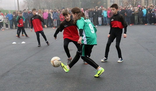 Sportpálya átadó a Fazekasban 
