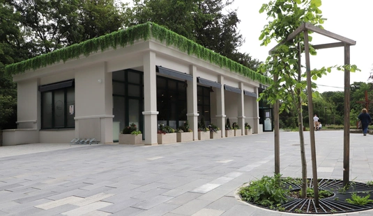 Június 1-én nyit a Fekvő Róka kávézó és cukrászda Tapolcán 