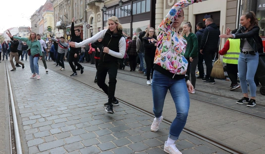 Flashmob a Horizont fesztivál előtt 