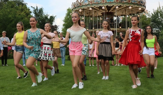 Flashmob a Tündérkertben 