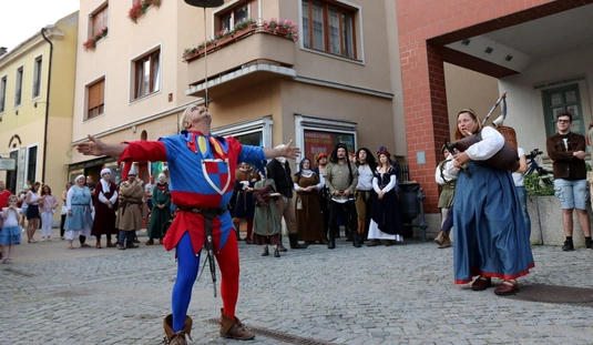 Középkori Forgatag a villamoson és a GasztroPlaccon 