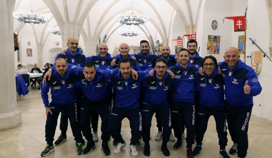 Miskolci Meghívásos Nemzetközi Futsaltorna résztvevői a Diósgyőri várban 