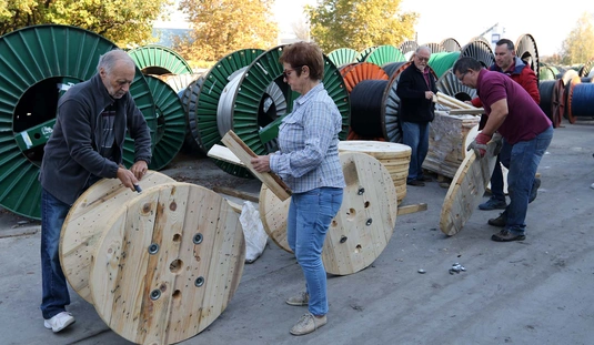 Jótékonysági kábeldob összeszerelés 