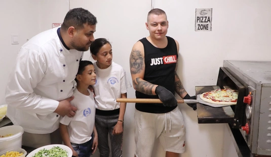 Étterem látogatás és pizza sütés Galamb Alexszel 