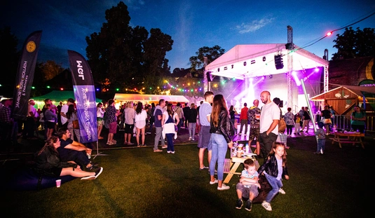 Gasztroplacc és Kerekes Band koncert a Csengey kertben  