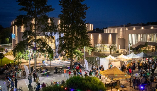 GasztroPLÁZS Extra és veterán-autó kiállítás az Ellipsumnál 