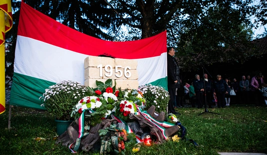 1956-os emlékhely avatás, gyertyagyújtás és koszorúzás Görömbölyön  