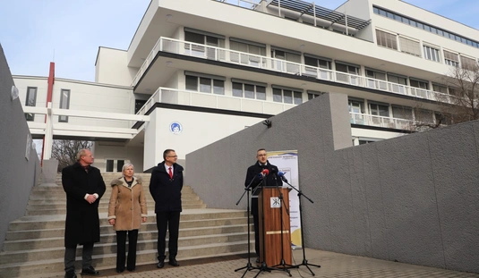 A Gyermekegészségügyi Központ ünnepélyes homlokzat átadója 