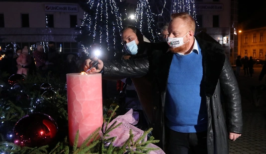 Adventi gyertygyújtás a Szent István téren 
