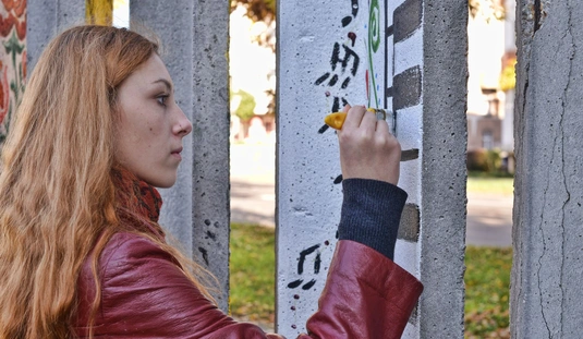 Hangok-színek-táncok-generációk 