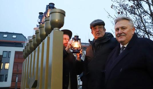 Hanukai gyertyagyújtás 