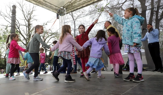 Húsvéti kavalkád a Népkertben 