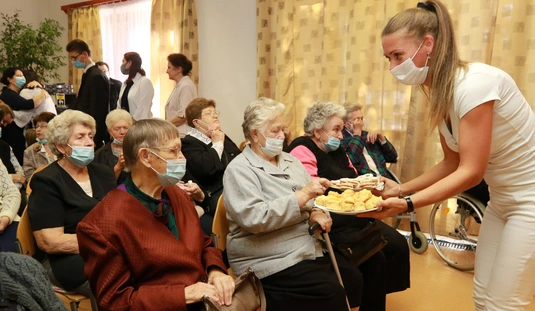 Az időseket köszöntötték a Szépkorúak Házában 