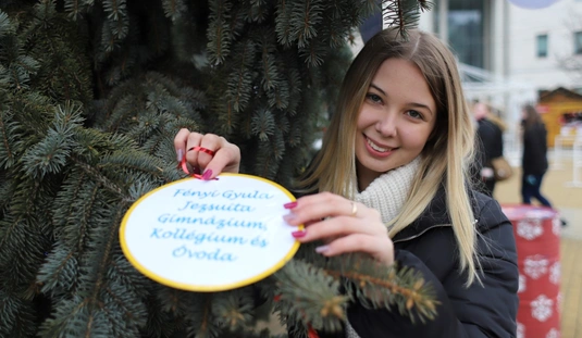 Miskolc Ifjúsága Karácsonyfa díszítése 