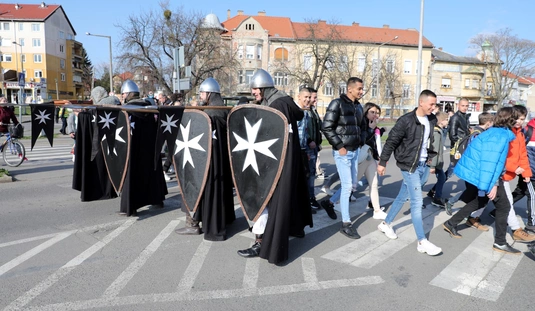 Rendőrségi flashmob a Johannita Lovagrend közreműködésével 