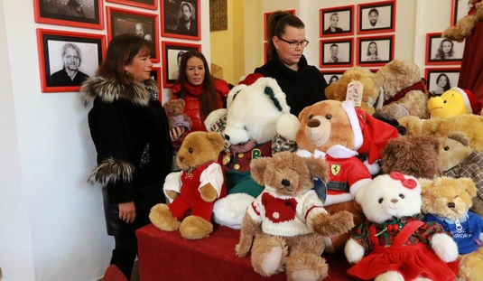 Jótékonysági mackóvásár a Miskolci Nemzeti Színházban 