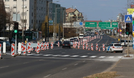 Útlezárás és terelés Vörösmarty és Király utcák kereszteződésében 
