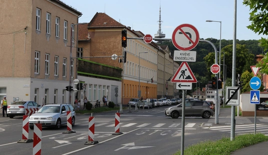 Felújítás miatt lezárták a Kis-Hunyad utca egy szakaszát 