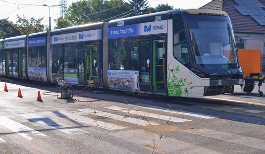 Kisiklott a villamos 