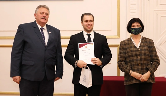 Kiváló tanulókat díjaztak a városházán 