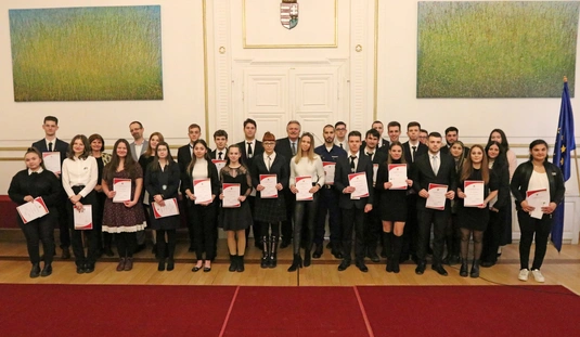 Kiváló tanulók elismerése a Városházán 