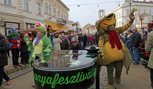 Kocsonyafesztivál nyitófelvonulás 