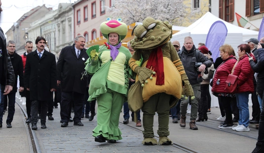 Felvonulással kezdődött a Kocsonyafesztivál 