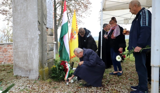 Halottak napi megemlékezés a Koleratemetőben 