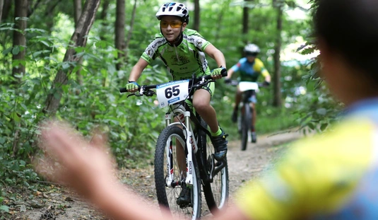 Hegyi kerékpárverseny komlóstetőn 