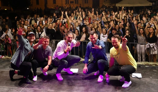 Esti koncertek és tűzszonglőr show 