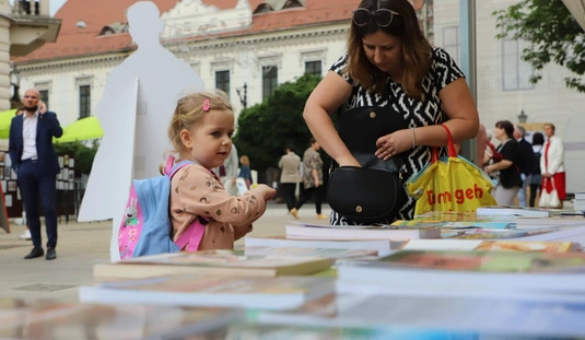 Ünnepi Könyvhét megnyitó az Erzsébet téren 