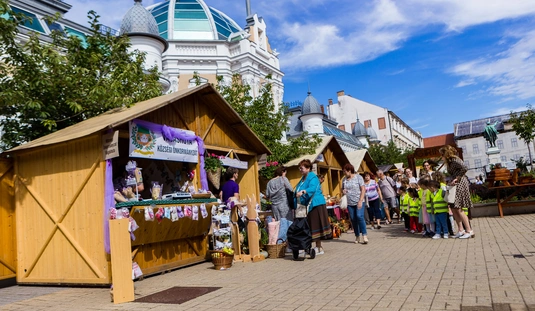 Közfoglalkoztatotti vásár az Erzsébet téren 