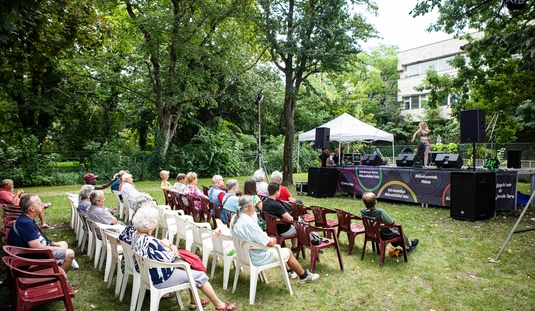  Közösségi háznyitó családi nap a megújult Vasgyári Közösségi Ház kertjében 