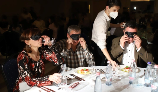 Láthatatlan vacsora a Miskolci Első Lady Lions Club szervezésében 