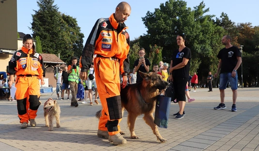 Demonstráció a Spider Mentőcsoport megmentéséért 