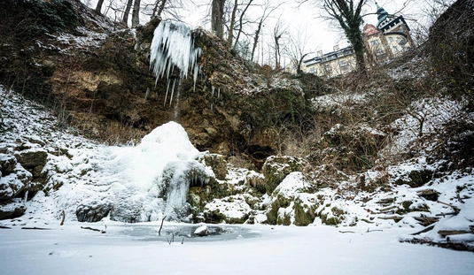 Jéggé dermedt a lillafüredi vízesés  