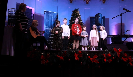 Jótékonysági est - játszótérre gyűjtenek 