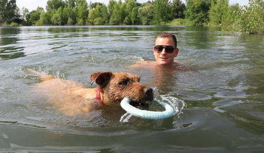 Fürdőzés a Mályi-tóban 